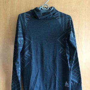 Black Adlo warm top, Size M